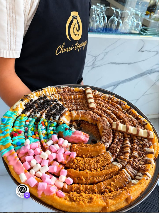 Churritoping ofrece churros personalizados con diferentes toppings.