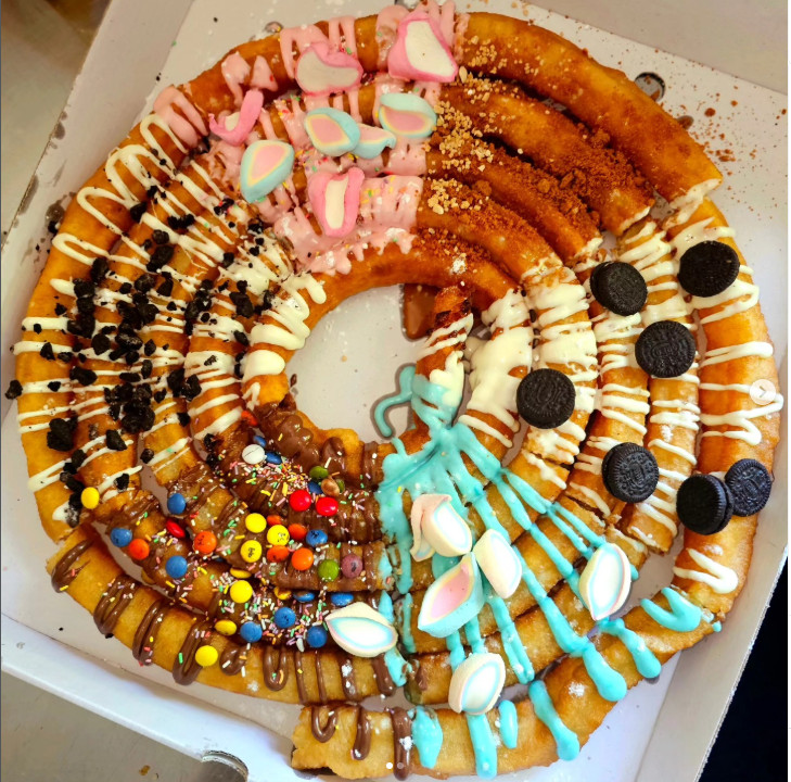 Churros de Churritoping con toppings variados.